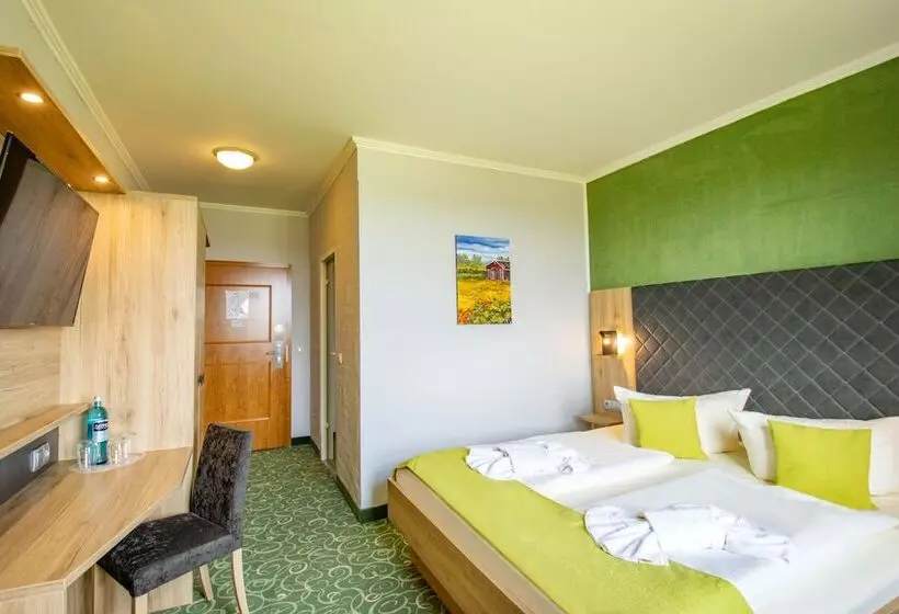 Standard Kolmen Hengen Huone, Panorama Berghotel Wettiner Höhe