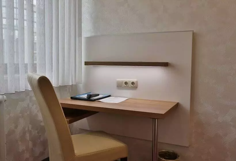 Standard Yhden Hengen Huone, Am Bismarck