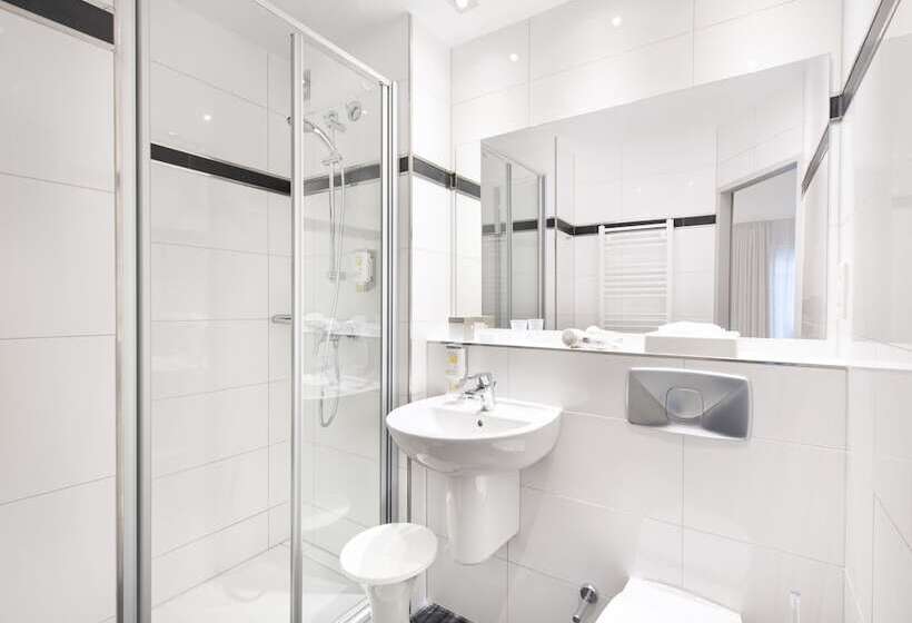 标准单人间, Am Wald