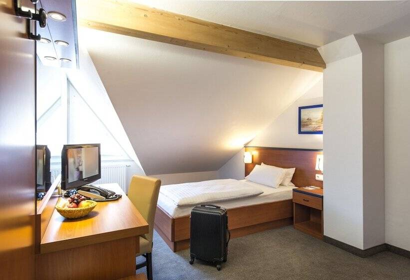 标准单人间, Am Wald