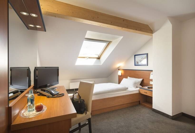 标准单人间, Am Wald