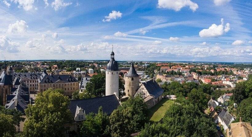 标准三人间, Astor