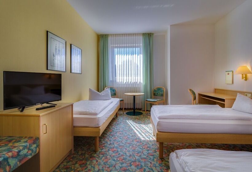 标准三人间, Astor