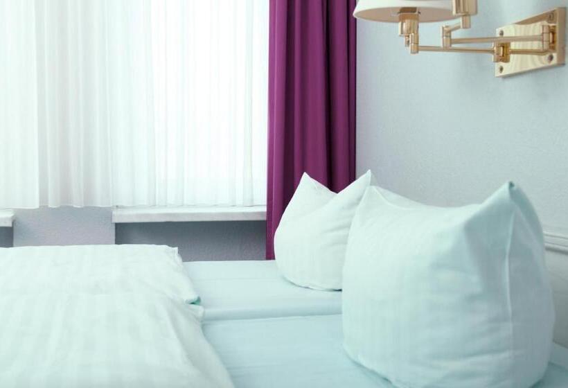 חדר סטנדרט לשלושה, Excelsior Bochum