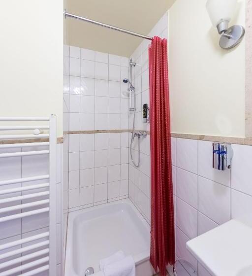 标准三人间, Klein Frankfurt