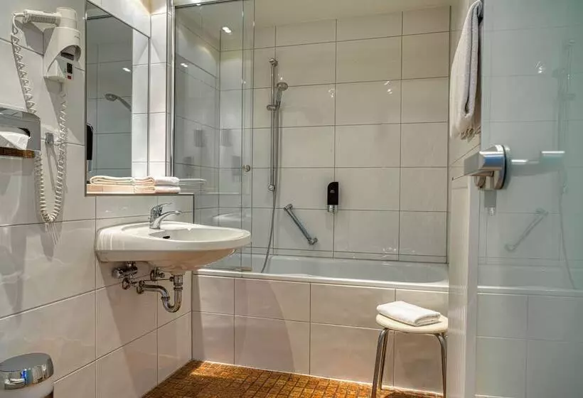 Superior-huone, Kommerzhotel Köln