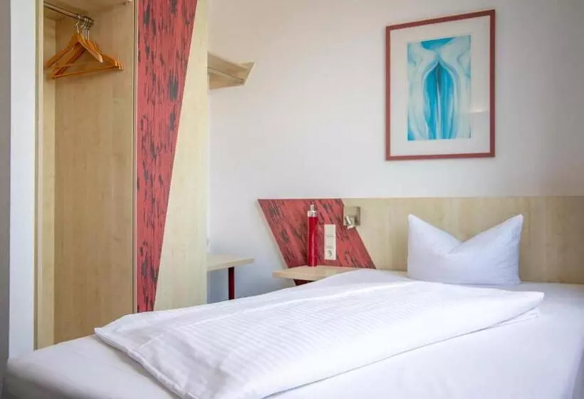 Comfort Yhden Hengen Huone, Le Village