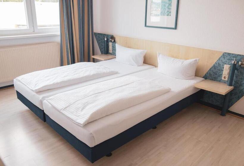 غرفة كومفورت, Le Village