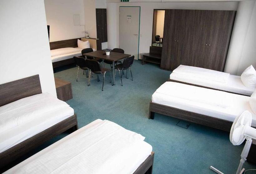 غرفة عائلية, Le Village