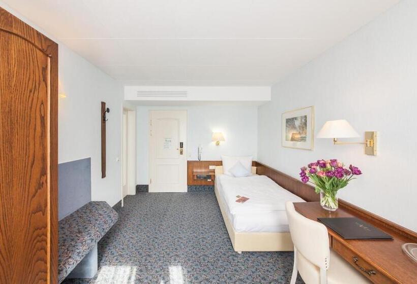 Economy Yhden Hengen Huone, Post