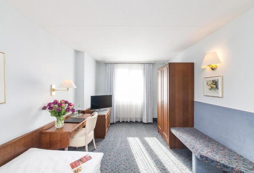 Economy Yhden Hengen Huone, Post