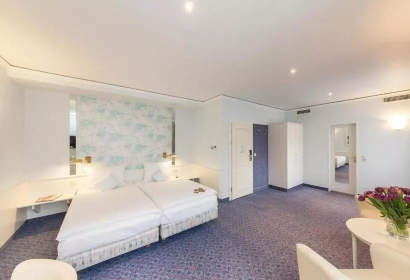 Quarto superior, Post