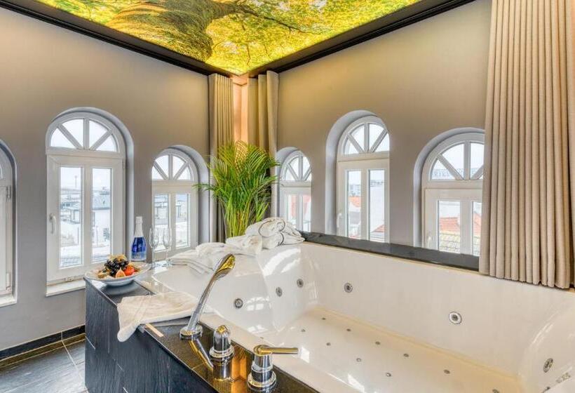 جناح مزود بجاكوزى, Inselhotel König