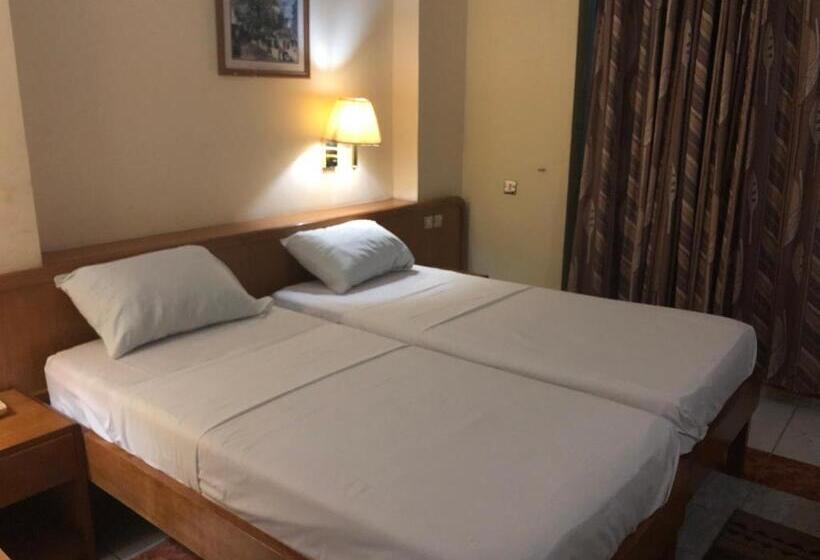 חדר סטנדרט יחיד, Maple Leaf Korean