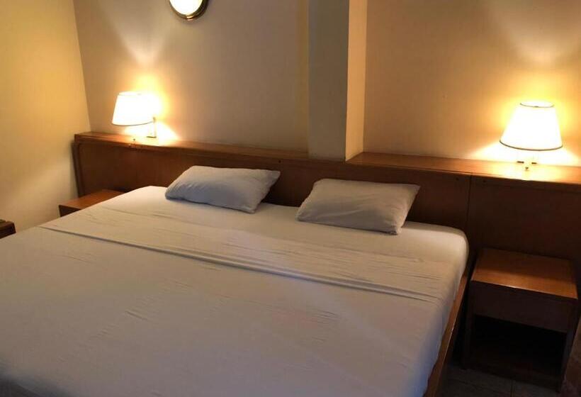 חדר דלוקס, Maple Leaf Korean