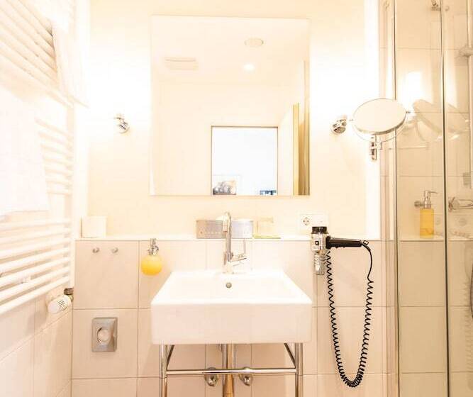 اتاق استاندارد یک نفره, Parkhotel Wolfsburg