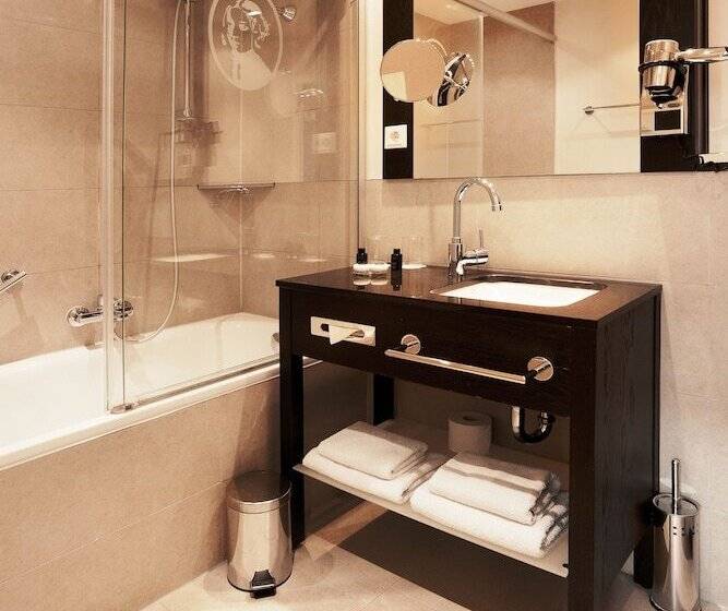 غرفة قياسية ثلاثية, Victoria