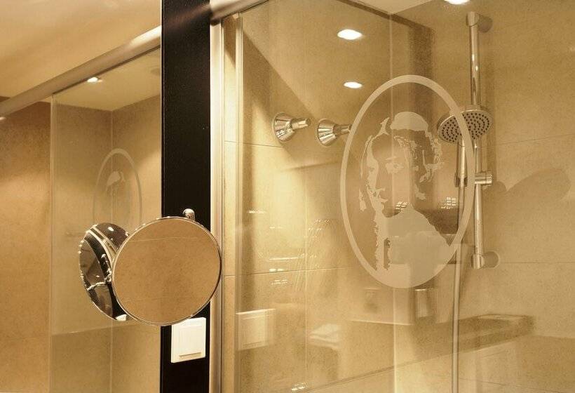 اتاق استاندارد سه نفره, Victoria