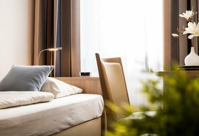 Номер Стандарт Индивидуальный, Jensen