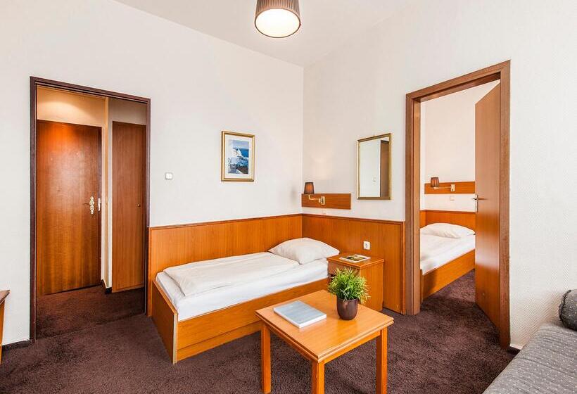 Номер Superior, Jensen