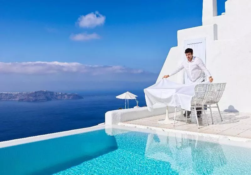 سوییت با استخر, Astra Suites