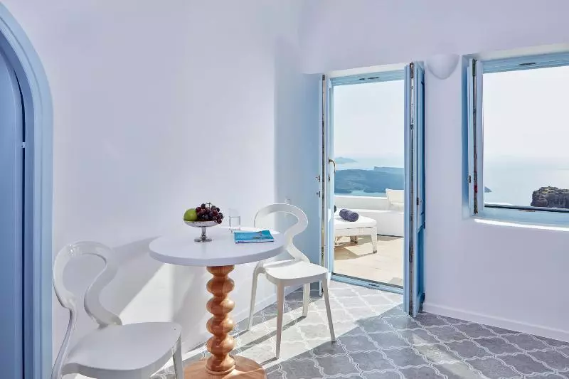 سوئیت جونیور کلاسیک, Astra Suites