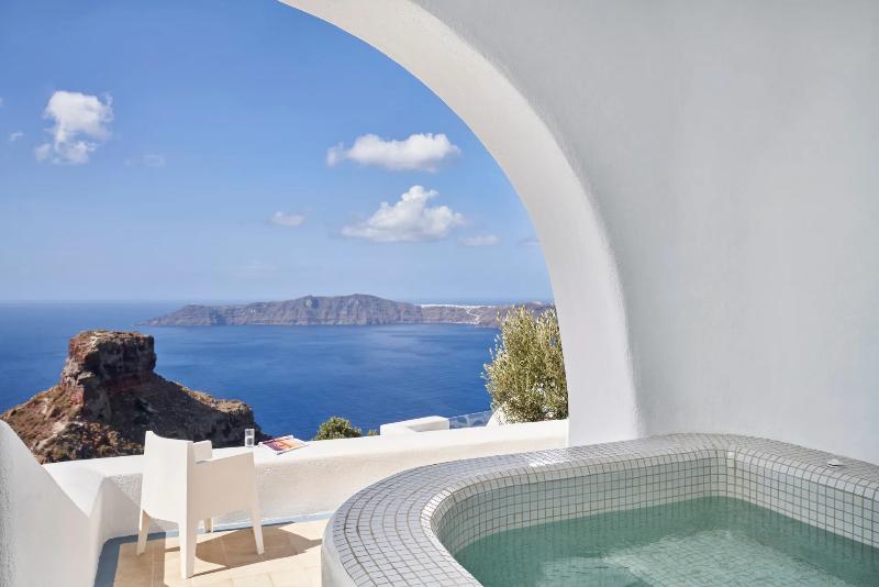 スーペリアースイート, Astra Suites