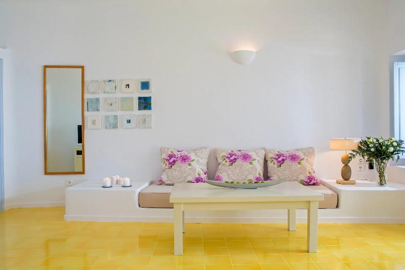 スーペリアースイート, Astra Suites