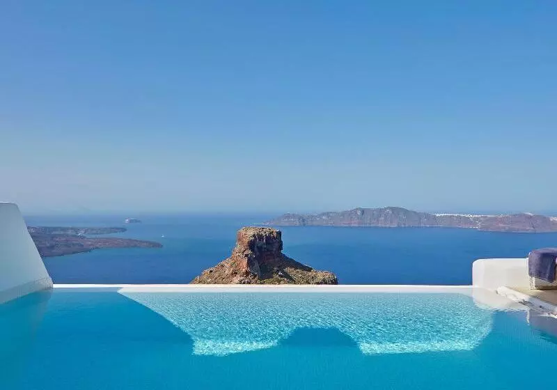 سوییت با استخر, Astra Suites