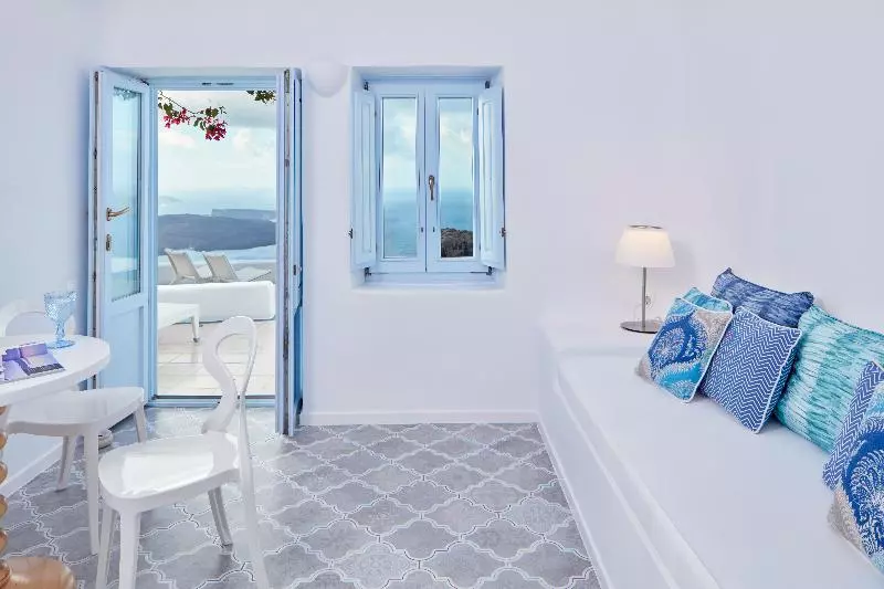 سوئیت جونیور کلاسیک, Astra Suites