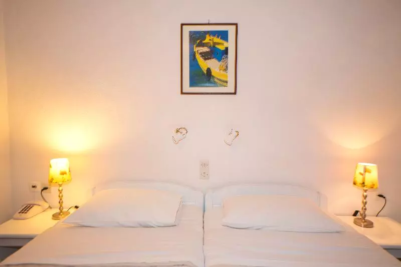 プールの見えるスタンダードトリプルルーム, Caldera View Resort Adults Only