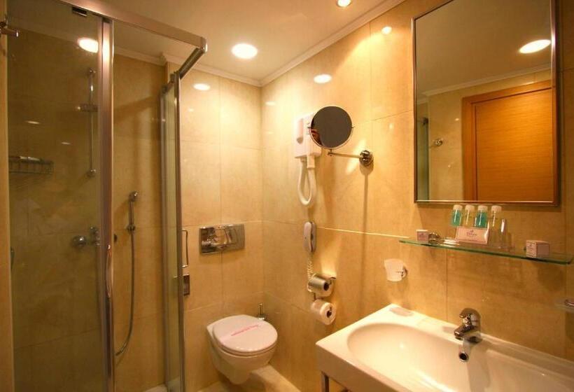 غرفة عائلية مطلّة علي الحديقة, Doreta Beach