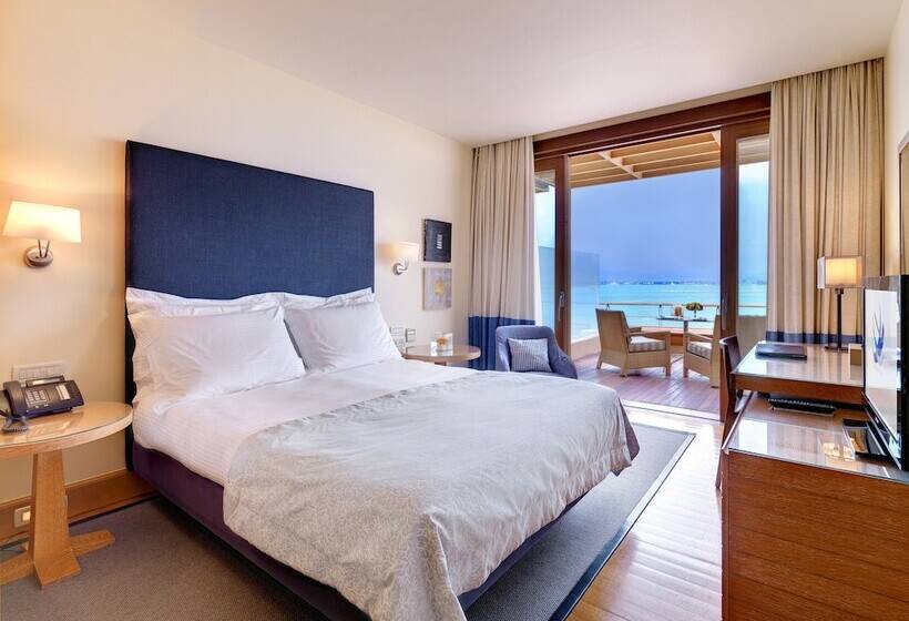 바다전망 이그제큐티브 룸, Amphitryon