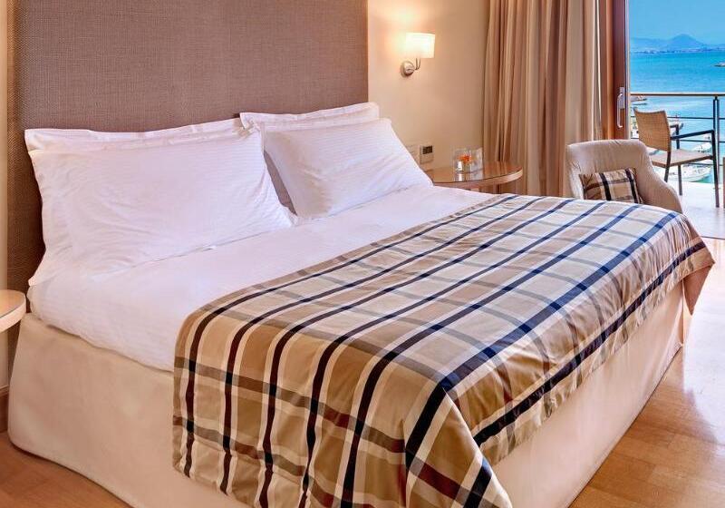 디럭스 스위트 바다 전망, Amphitryon