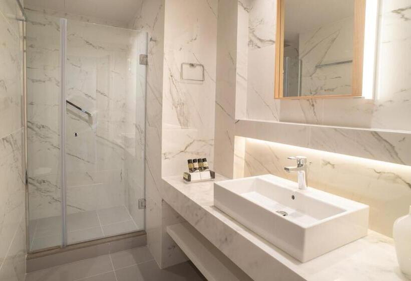 جناح تنفيذي مع إطلالات, Chios Chandris