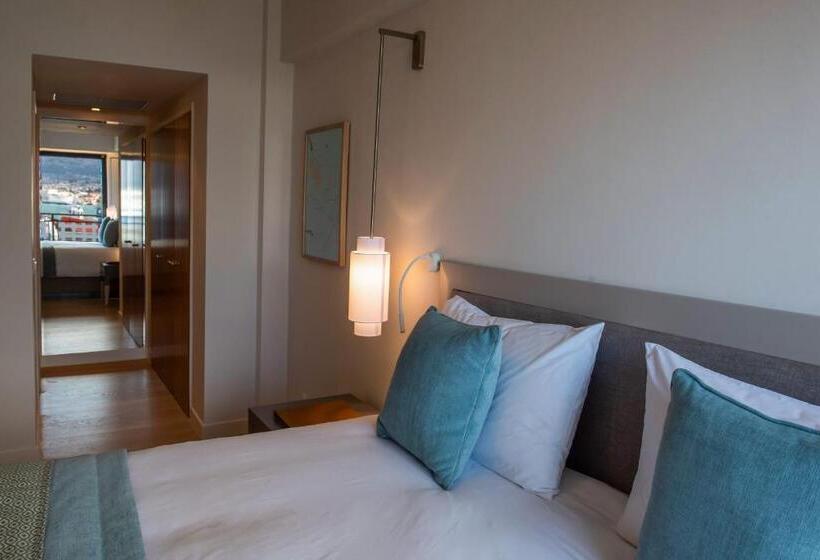 جناح تنفيذي مع إطلالات, Chios Chandris