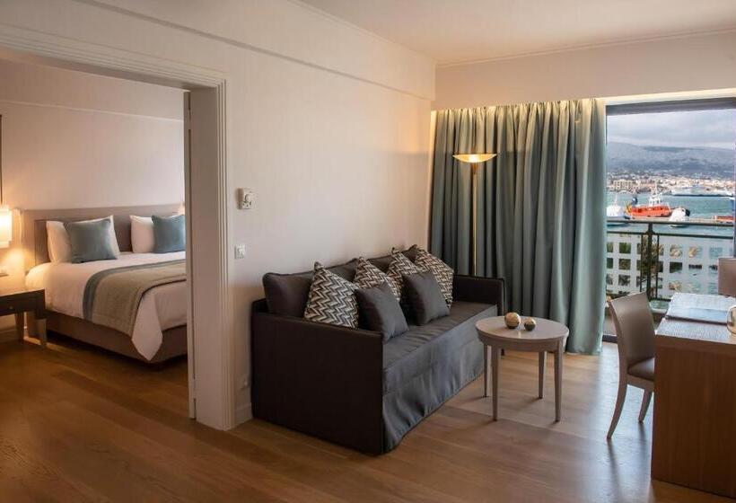 جناح تنفيذي مع إطلالات, Chios Chandris