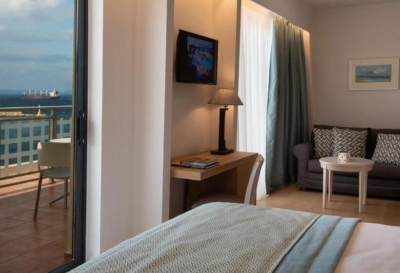 جناح مطلّ علي البحر, Chios Chandris