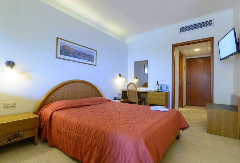 스탠다드 룸 가든 전망, Golden Sand