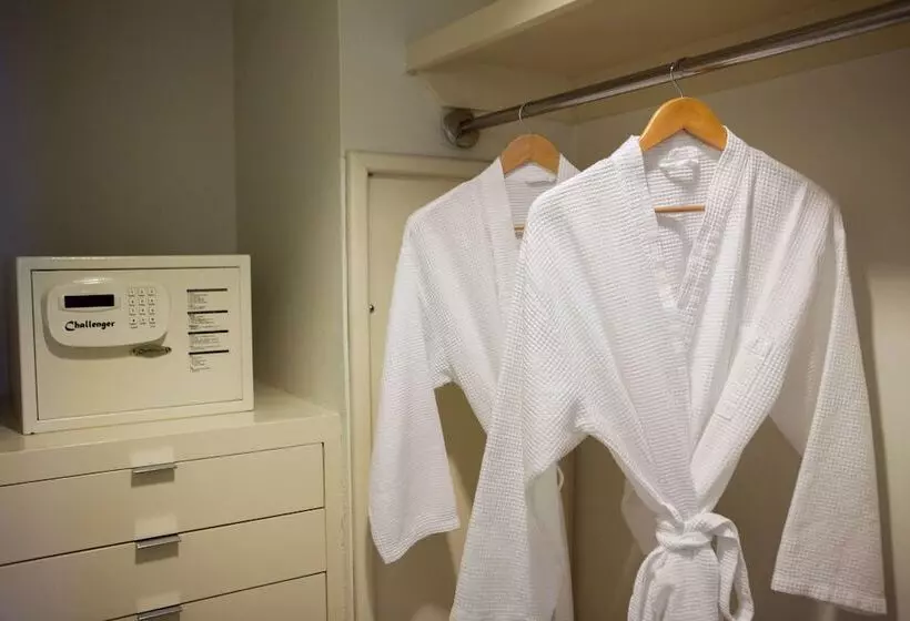 اتاق کلاب, Hyatt Regency Guam