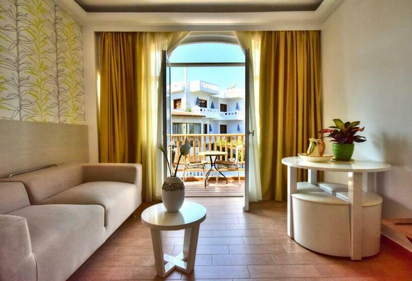 高级家庭房间, Kalyves Beach