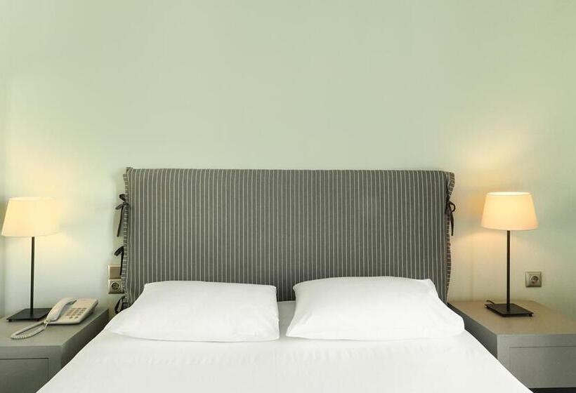 غرفة قياسية فردية, Le Palace