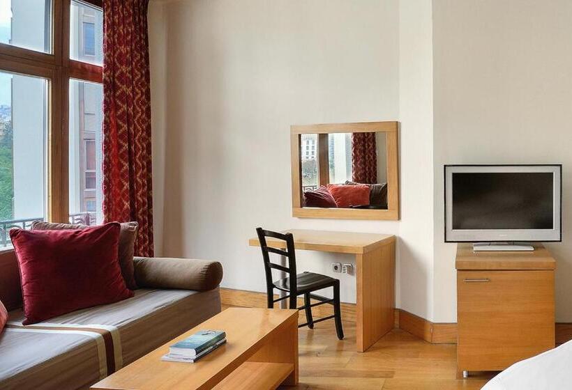 غرفة تنفيذية, Le Palace