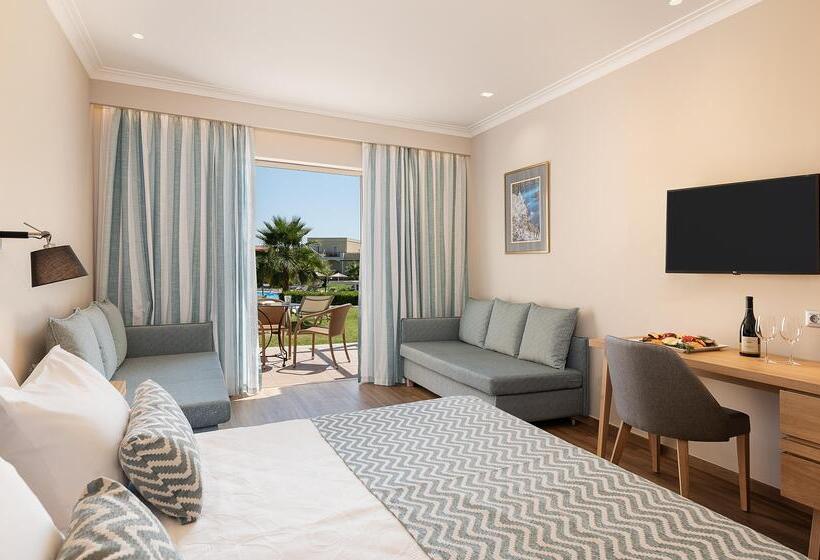 Superior bungalow with pool view, Pilot Beach Resort