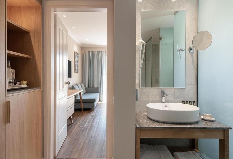 패밀리 주니어 스위트, Pilot Beach Resort