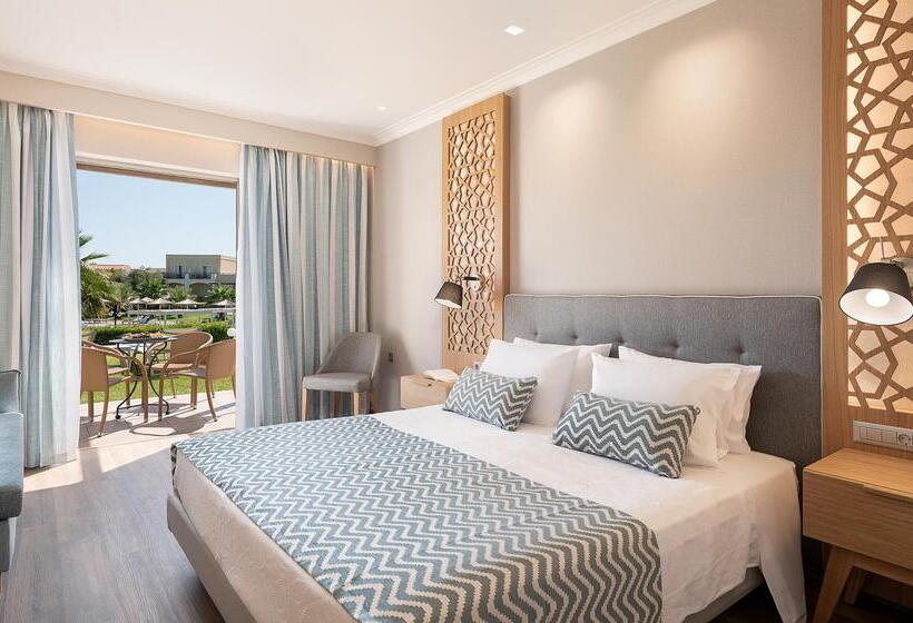 Семейный Полулюкс, Pilot Beach Resort