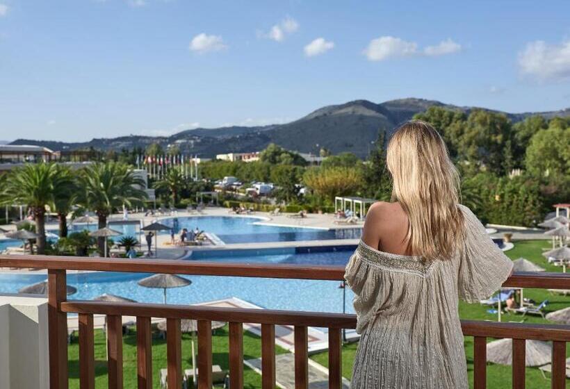 Superior bungalow with pool view, Pilot Beach Resort