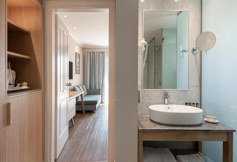 패밀리 주니어 스위트, Pilot Beach Resort