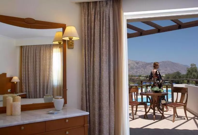 デラックススイート, Pilot Beach Resort