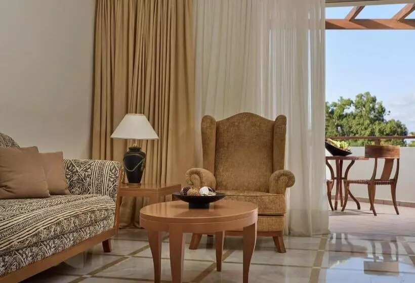 デラックススイート, Pilot Beach Resort